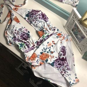 floral Cupshe onepiece swimsuit 🌴🌺👙NEW W/ TAGS